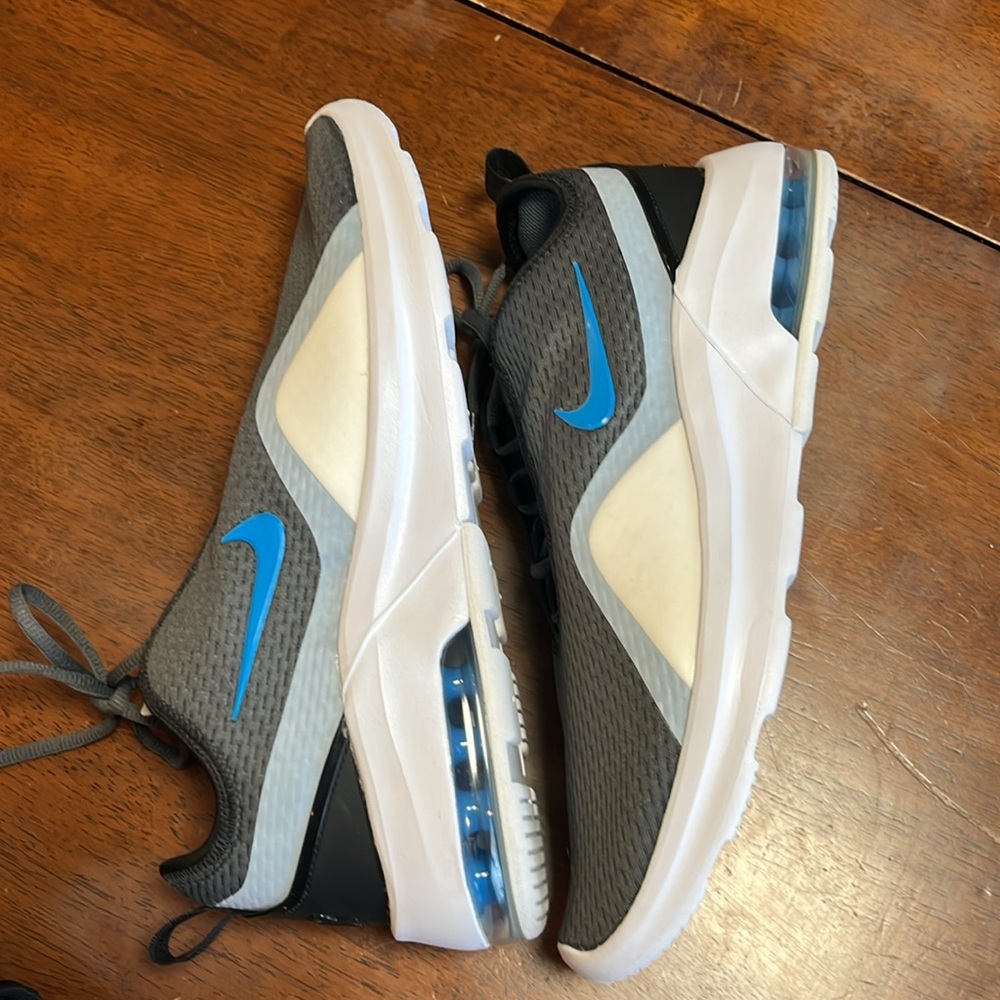 Nike Air Max Gray and Blue Athletic Shoe - Picture 3 of 7